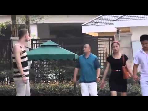 როგორი რეაქცია გექნებათ, თუ უცნობი მამაკაცი ხელს ჩაგკიდებთ?