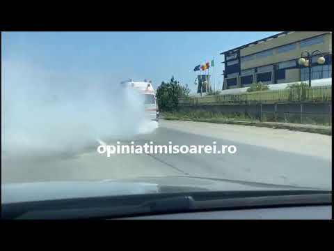 Ambulanta fumegand in misiune, la Timisoara