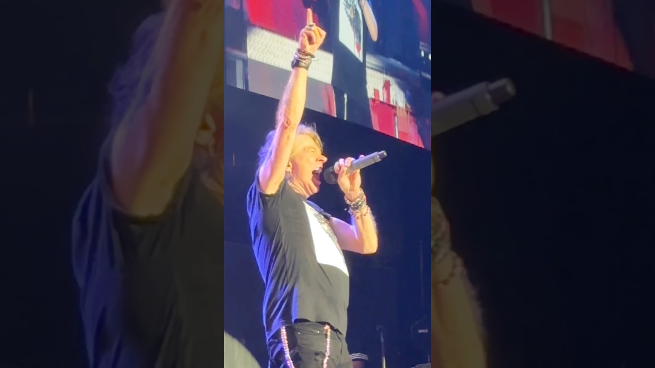 Axl Rose Ends “Civil War” Like THIS — One Message, One Gesture ☝️