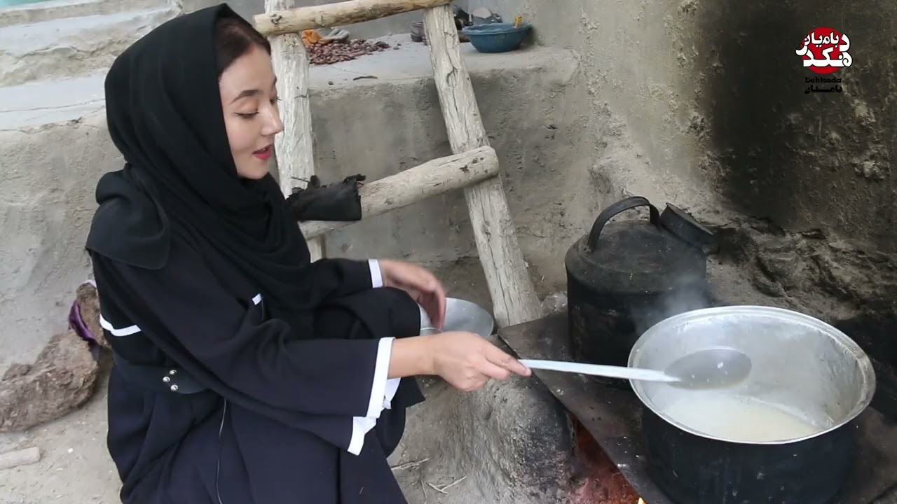 شیر برنج یکی از غذا های خوش مزه محفلی در قریه جاد می‌باشد. در این برنامه خاطرات آغیل شما را مورور...