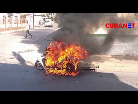 Se INCENDIA una motorina a plena luz del día, en una calle de HOLGUÍN