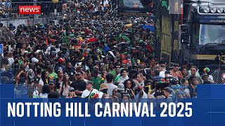 Download Lagu Notting Hill Carnival: streets filled with colourful costumes and music MP3 Download Lagu Notting Hill Carnival: streets filled with colourful costumes and music MP3