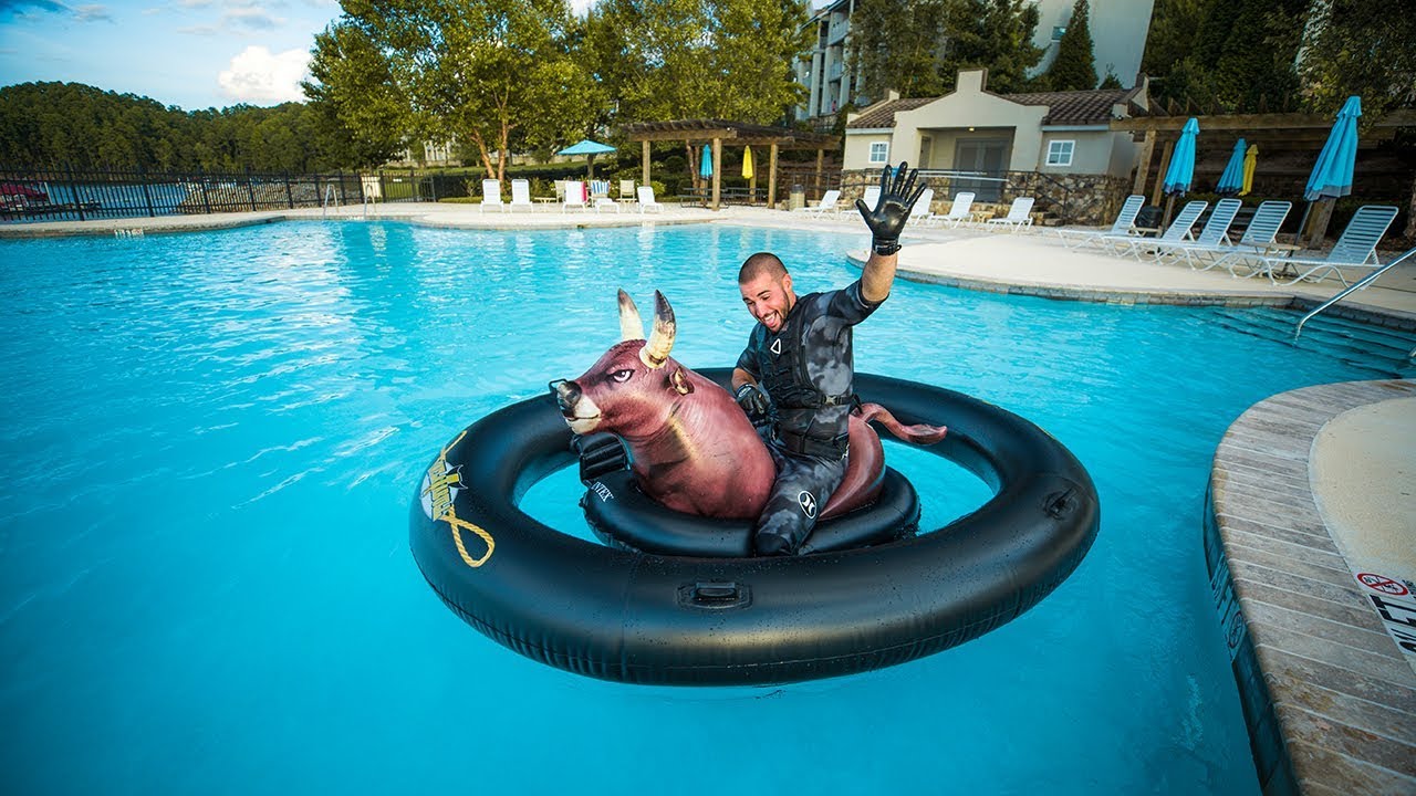 Treasure Hunting Expensive Resorts On LAKE!! (Underwater) | Jiggin