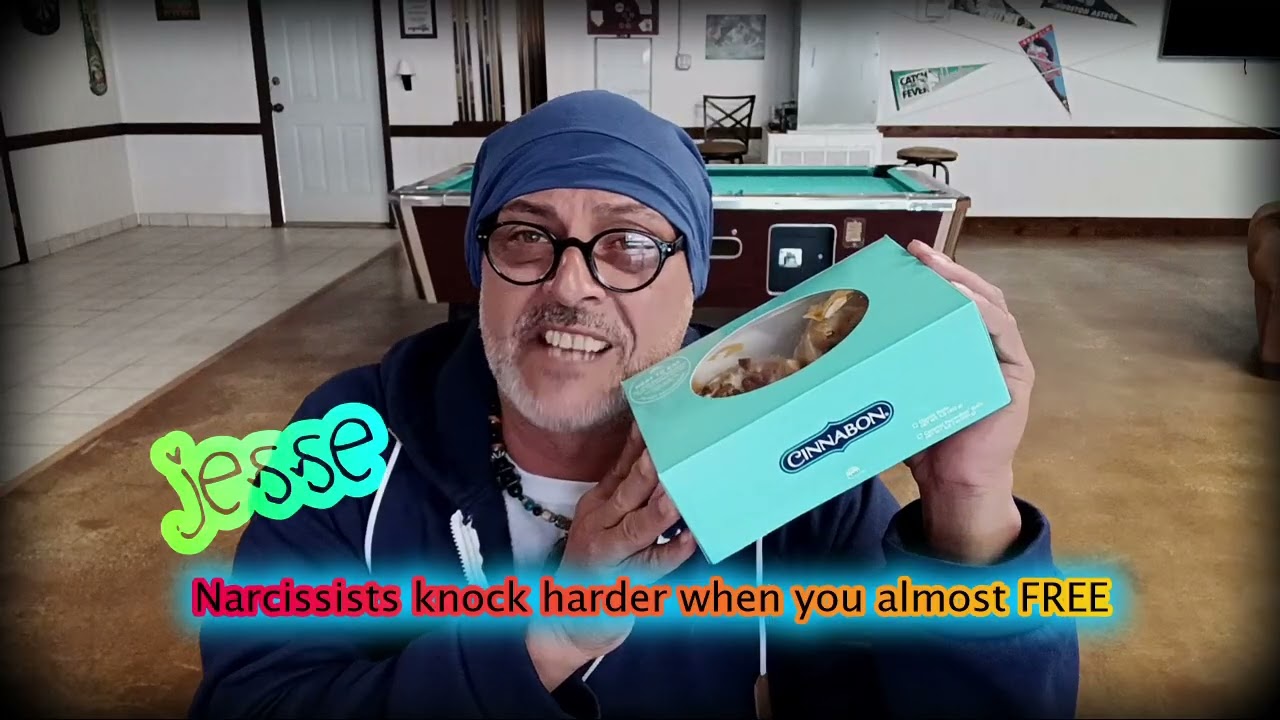 Нарциссы стучатся сильнее, когда ты почти свободен / кассир предложил мне булочки