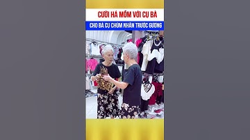 Cười há mồm với cụ bà cầm chùm nhãn trước gương để cho bà cụ trong gương 🤣