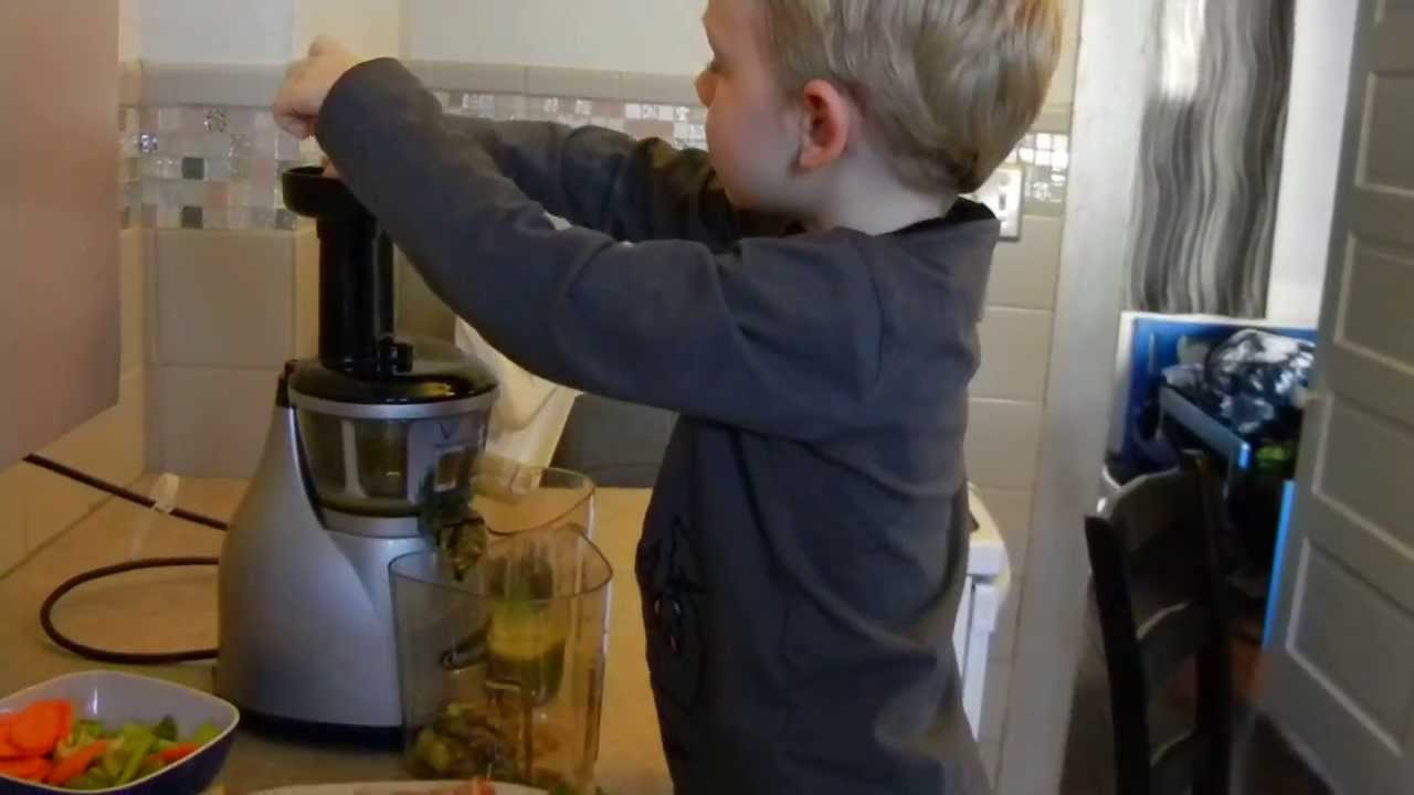 Omega Juicer VRT350 Vertical Slow Juicer Review and Demonstration YouTube