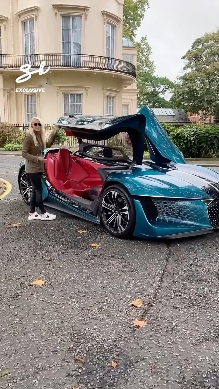 Fully asymmetrical and floating seats… the concept car of the future! ? #supercars #vehicles