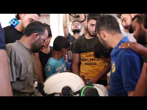 الوداع الاخير للناشط الاعلامي أنس دياب بعد استشهاده اثناء تغطيه للقصف في مدينة خان شيخون