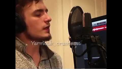 بصوت أمريكي يقرأ سورة الملك