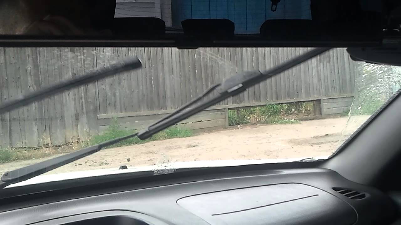 Как брызгают веерные форсунки Ssang Young на Nissan Almera N16 - YouTube