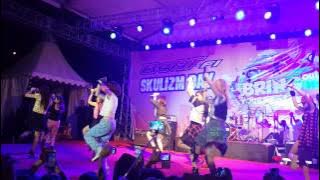 Cherrybelle-Pura Pura Cinta at Top100 Batam (7 Sept 2014)