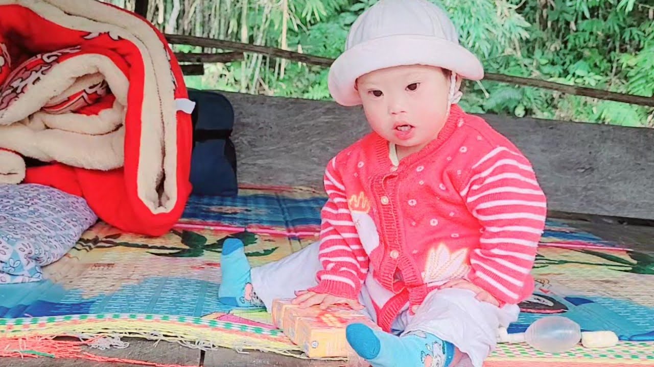 The daily struggles of a single mother and her child.