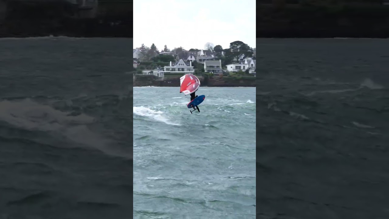 Benoit Carpentier wingfoil surf session