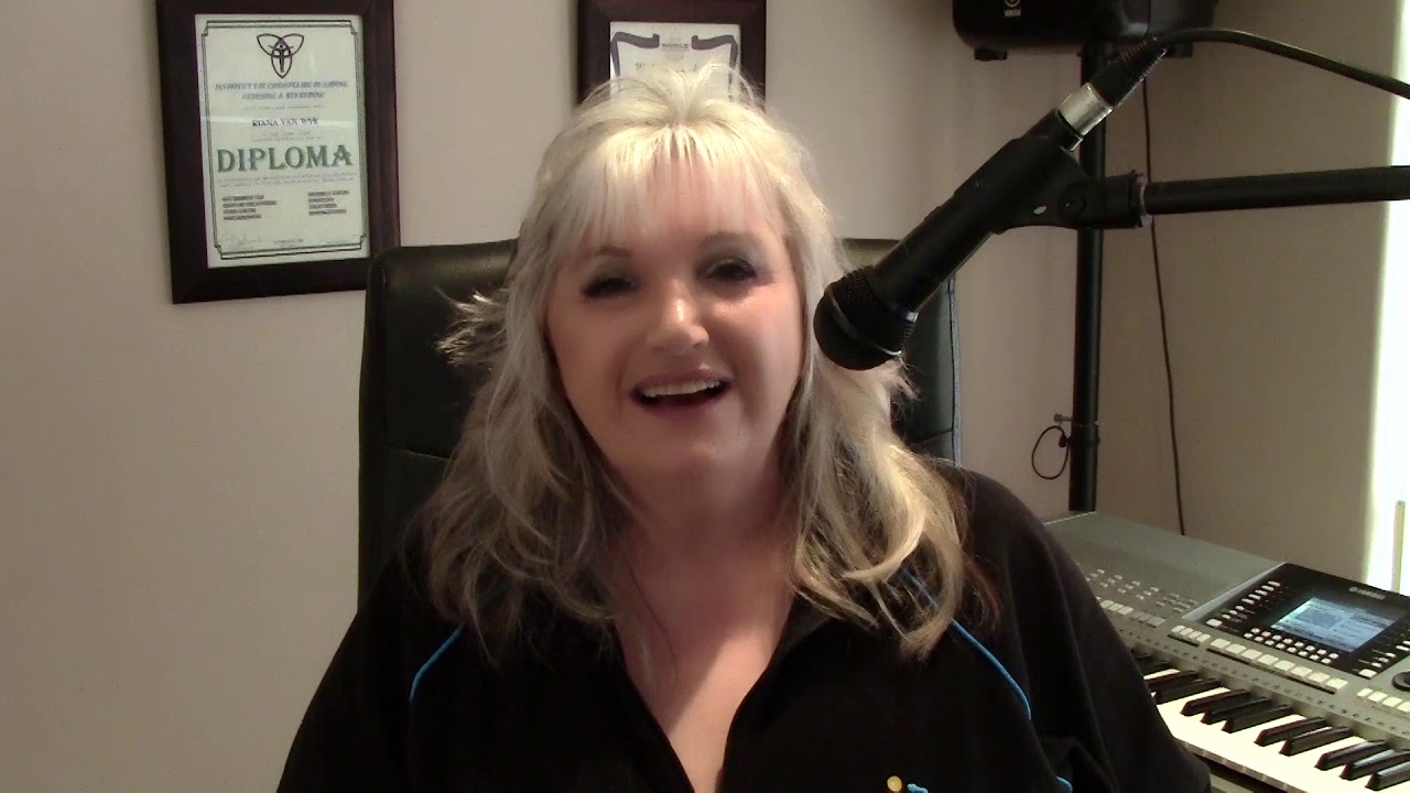 Riana - Online Professional Singing lessons