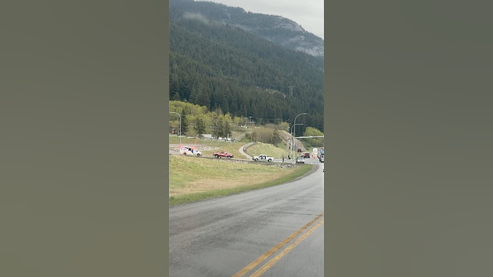 路遇交通事故处理现场 救护车 消防车 警车 拖车 全部到位 阿尔伯特省 加拿大