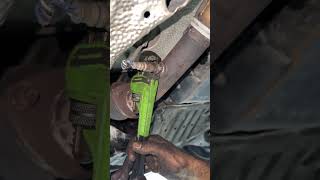 Best technique for removing stuck O2 Sensor #shortsfeed