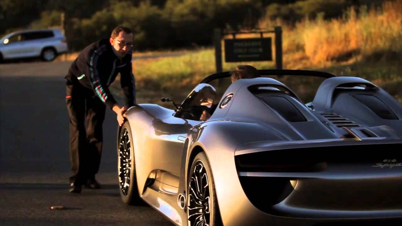 Hot Hybrid Porsche 918 Spyder In Motion