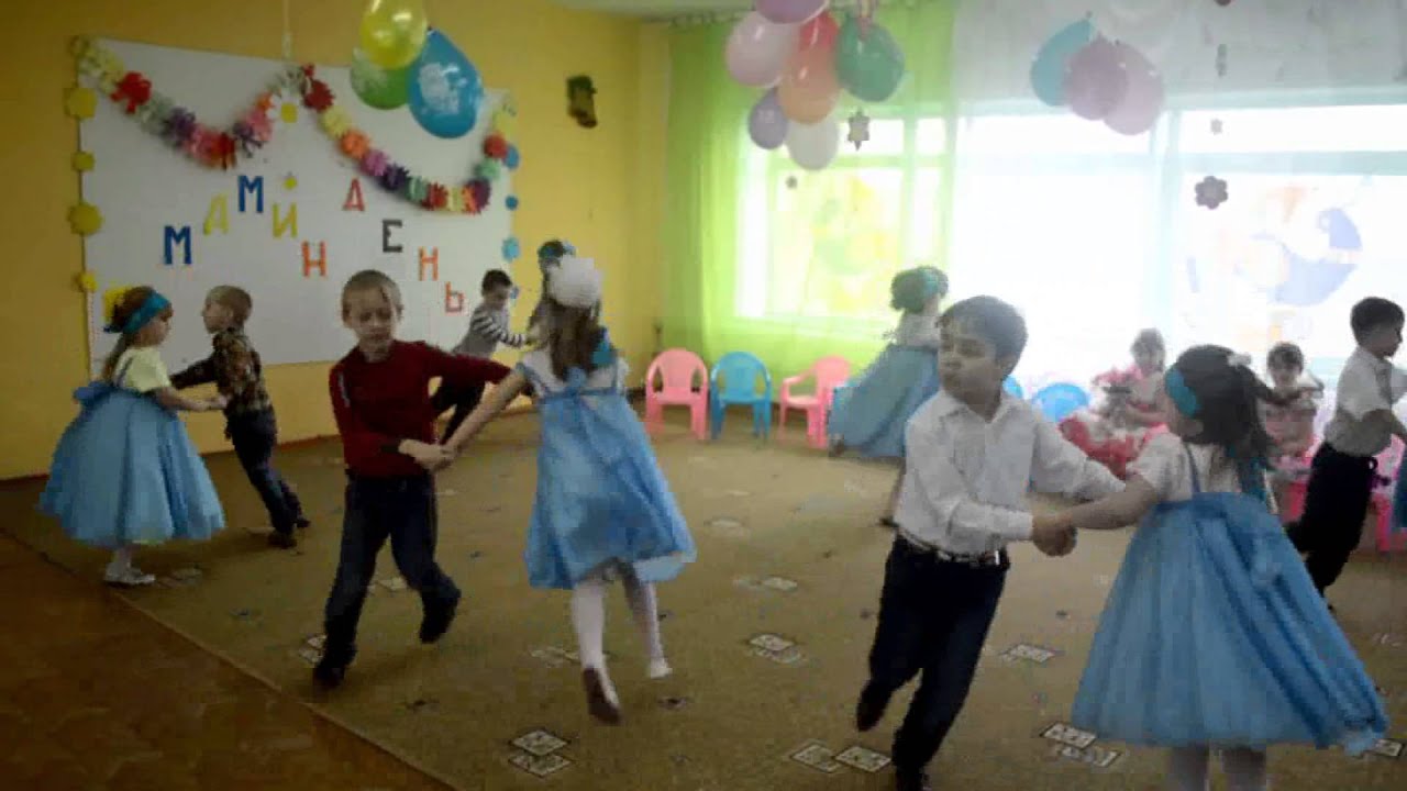 Песня танец ромашка. Танец ромашки в детском саду. Танец Ромашковое поле в детском саду на выпускном. Танец с ромашками в детском саду видео.