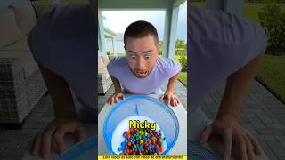 😳 ¿Alguna vez viste comer dulces con una cuchara TAN gigante? 🍭🥄🔥 #shorts