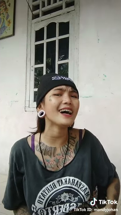 Mba berto masyarakat bertato