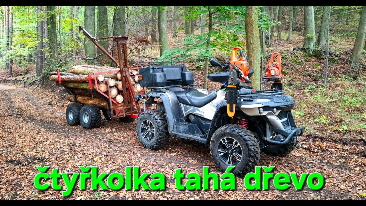 ATV čtyřkolka Linhai , Husgvarna a vyvážečka za čtyřkolku se rovná práce v lese. Těžba dřeva podzim.