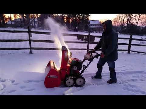 A close up view of the Honda HS928 Snowblower - YouTube