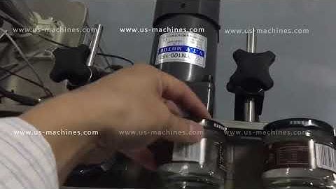 Automatic food glass bottle jar positioning labeling machine testing video for small bottle