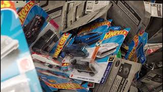 Quick Hot Wheels Dollar Tree trip and 🔥 a Super Treasure Hunt & WOW !! 2 Treasures 👀 Quick Hunt 🔥