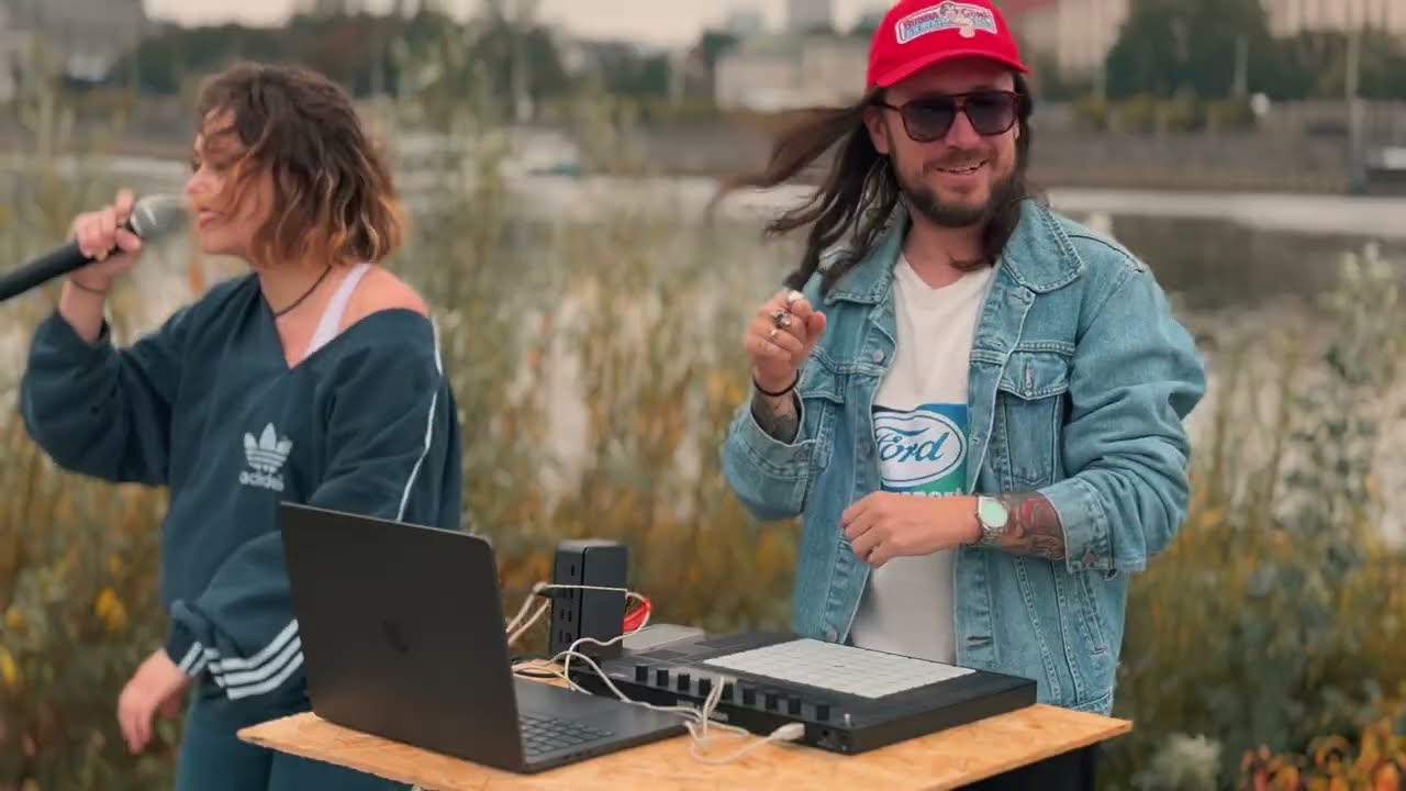 Obejrzyj Sarnula feat. Iga Kumka - Matching Tattoo (ale do potupania) w YouTube Obejrzyj Sarnula feat. Iga Kumka - Matching Tattoo (ale do potupania) w YouTube