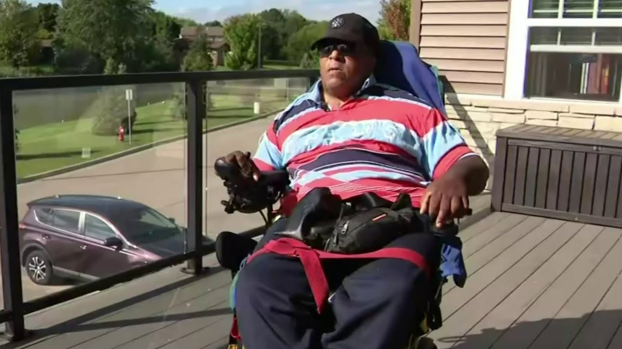 Sterling Heights resident calls police after electric wheelchair