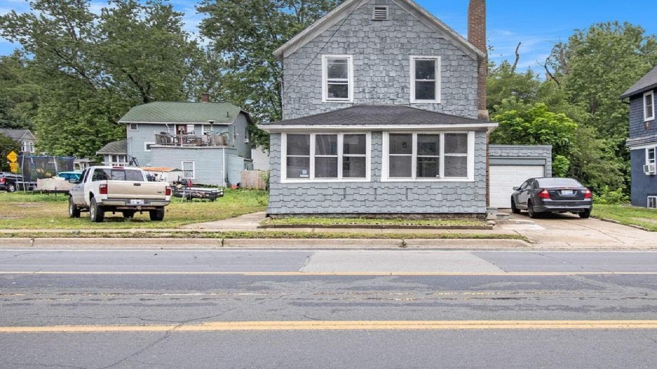 1850 S  Burdick St, Kalamazoo, MI Presented by Richard Stewart.
