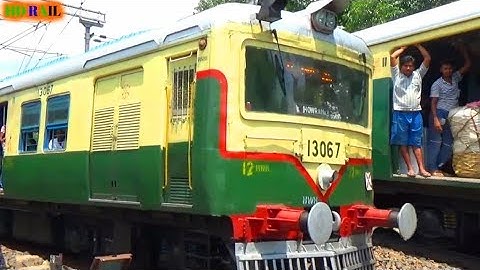 Bandel to Howrah local train leaving from Mankundu railway station