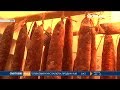 Українці власноруч начиняють домашні ковбаси за оригінальними рецептами