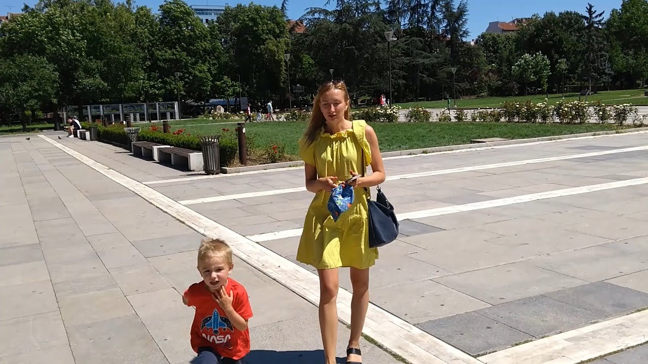 Украинка търси работа в София Part 1 Ukrainian refugee looks for a job in Sofia, Bulgaria