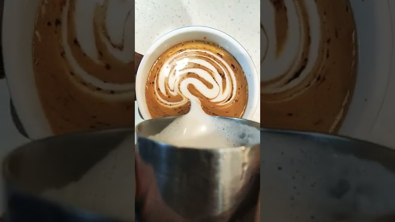 Slowleaf 🌿 Arte Latte |  Arte de diseño de café 🎨 #shorts #barista #coffee #art #cafe
