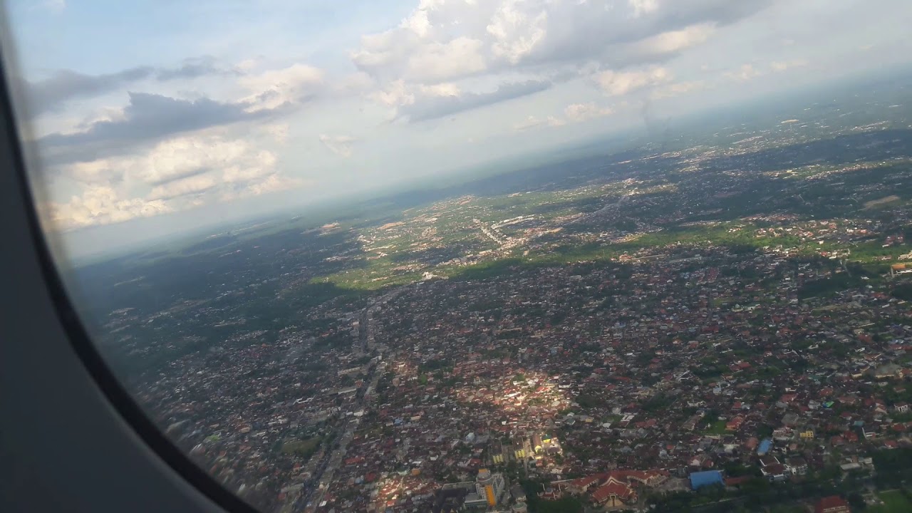 Suasana take off di Bandara Sultan Syarif Kasim II Pekanbaru Riau ...