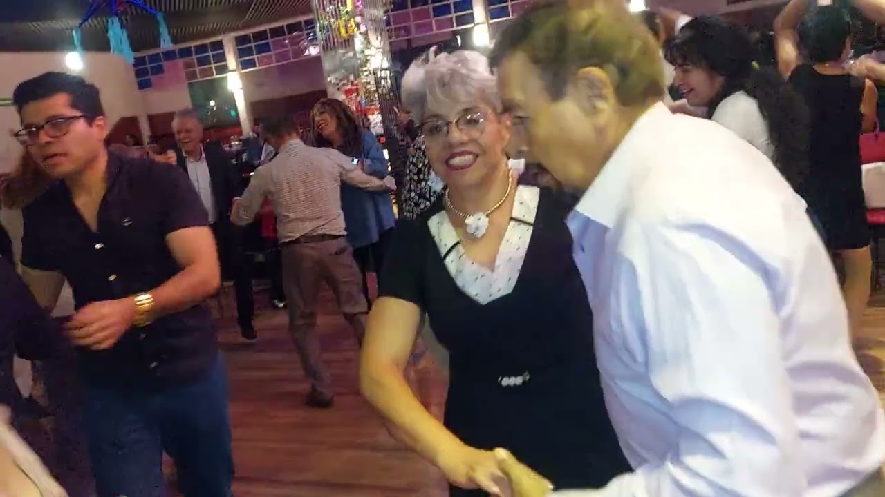 El maestro borrego y Esther rubio bailando salsa  domingo 28 de diciemb/2025