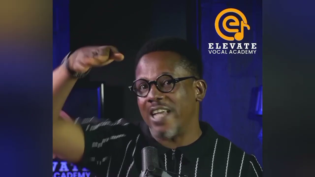 Неправильная техника использования микрофона для хора