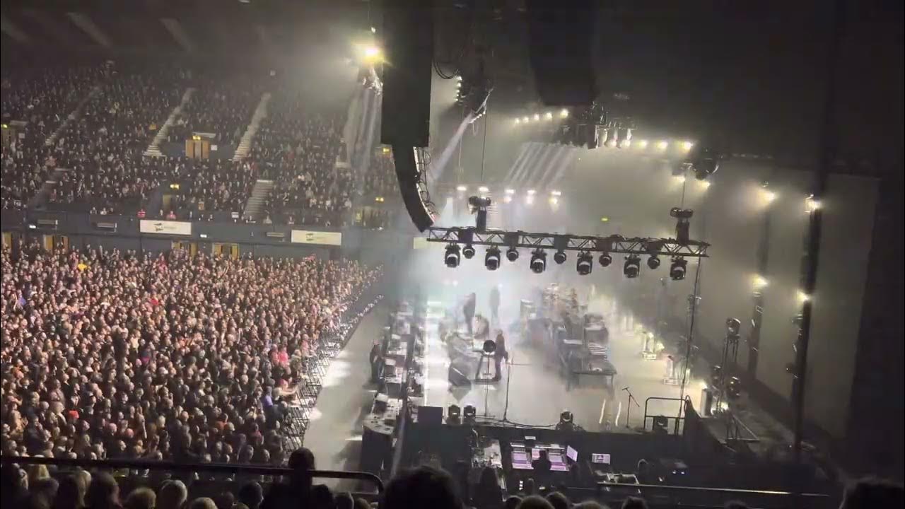 Уэмбли пулл арена. London ovo arena wembley. Ovo arena wembley. Wembley indoor arena london. Ovo arena wembley.