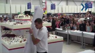 В Латвии испекли самый большой торт