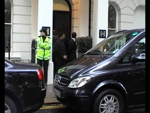Michael Jackson leaving the Hempel Hotel (London, ...