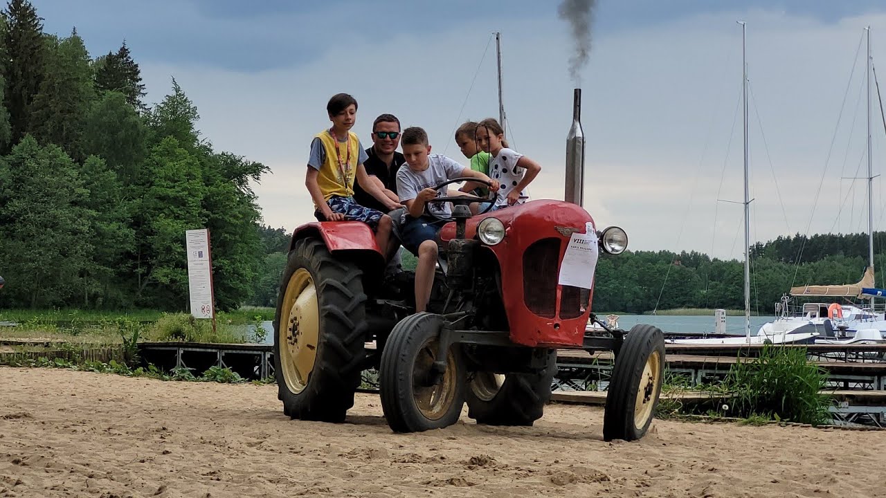 Traktor URSUS C328 C325 plaża zlot FSO POMORZE Jezioro Wdzydze Borsk ośrodek wypoczynkowy Largo