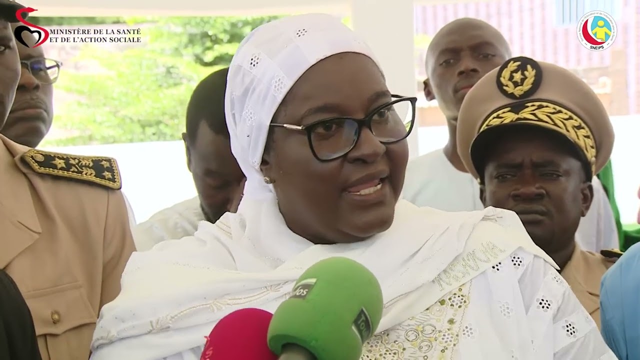 Visite de  l'hôpital khadimoul khadim de #Touba pour les besoins du grand Magal par Mme MSAS :
