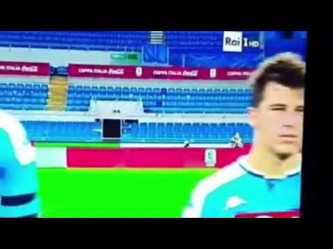 Sergio sylvestre sbaglia l&#039;inno di Mameli. Partita Napoli Juventus