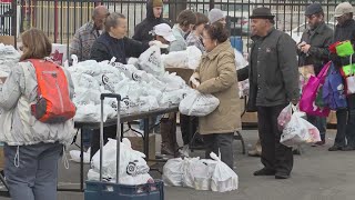 Central california food bank holds special distribution for federal
employees