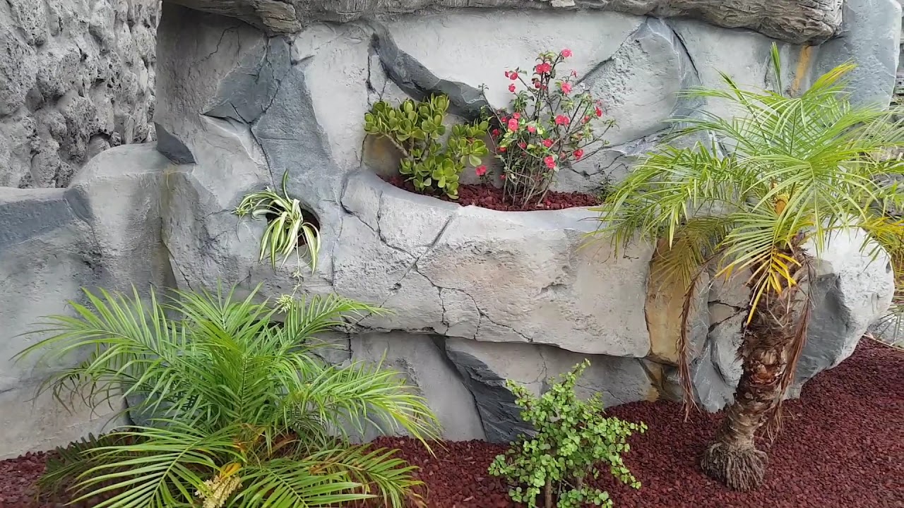 Décoration en béton sculpté sur local technique de piscine by PAVA REUNION (Vidéo 2/2)