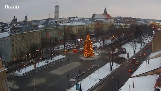 Площа перед оперним театром у Львові. Проспект Свободи