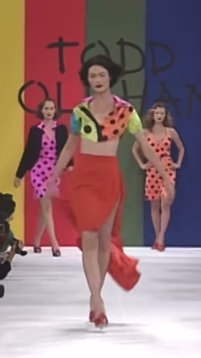 She is a true supermodel 🍷💖 #supermodel #shalomharlow #model #modelling #runway #catwalk #celeb