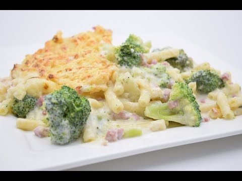 Mac and cheese with broccoli and ham