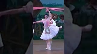 Ballerina Natalia Osipova holds incredible 16 second balance.